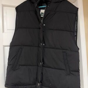 American Eagle Outfitters Black Puffer Vest with Hood